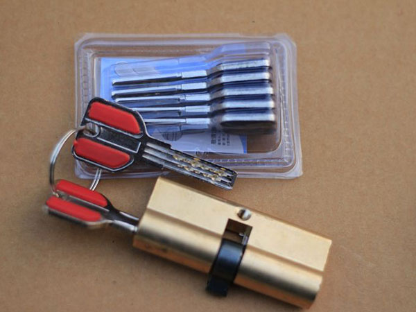 铁锋24小时上门开锁公司